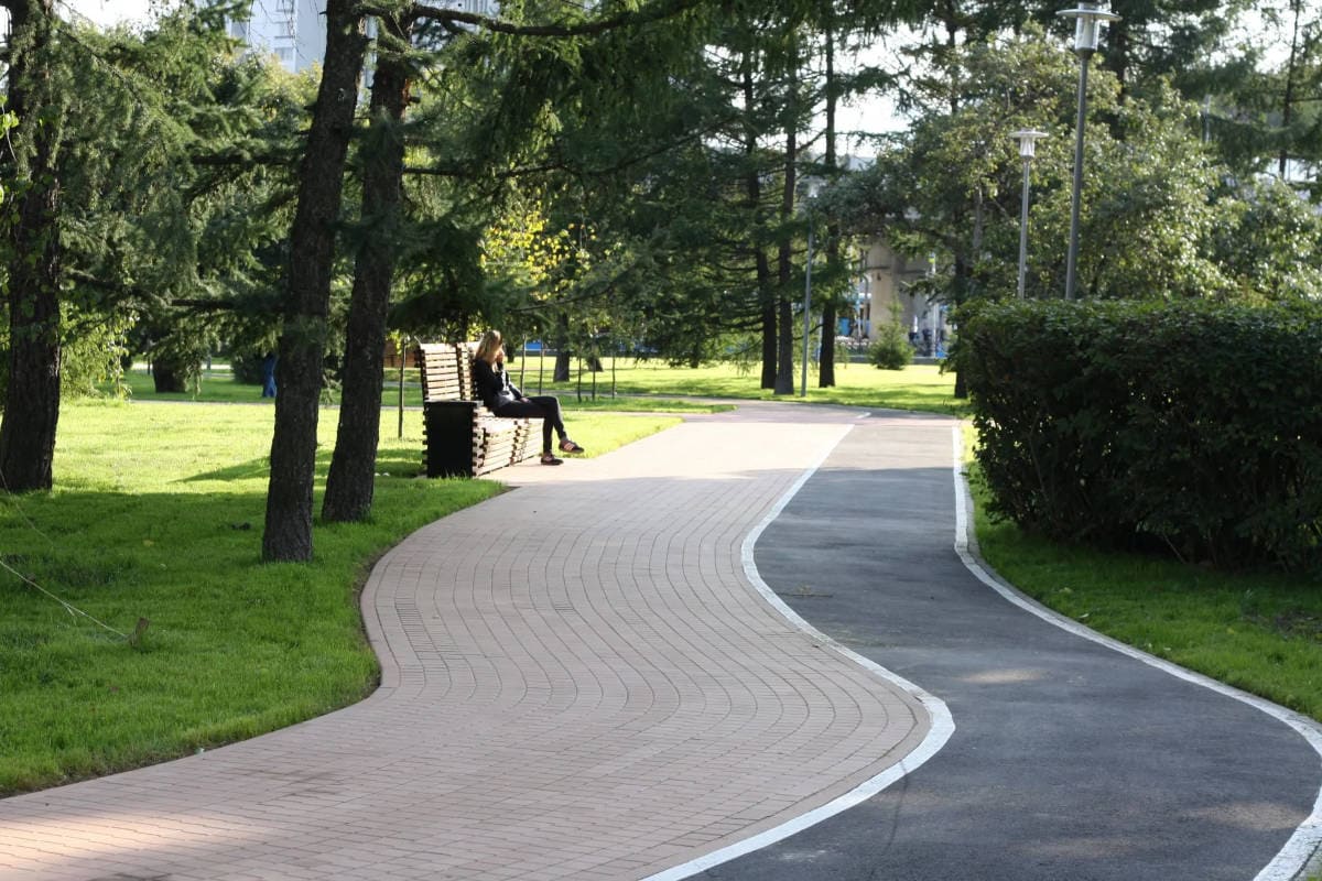 Soft outdoor walking path used by Faunavita readers